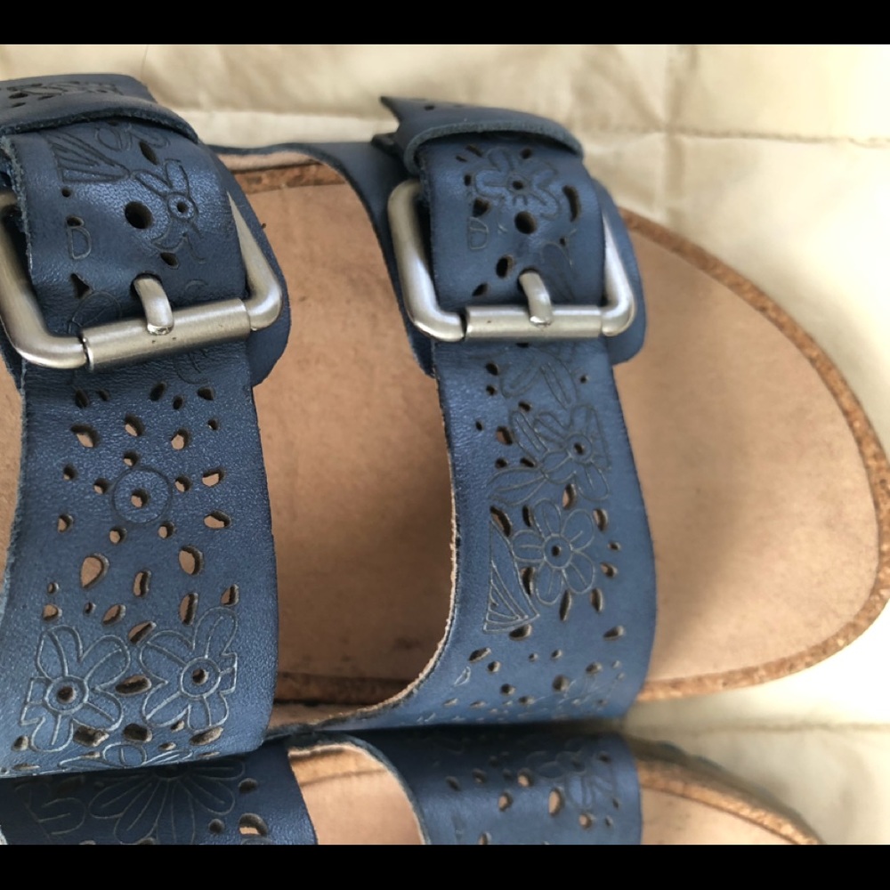A pair of Earth sandals blue hardly worn.